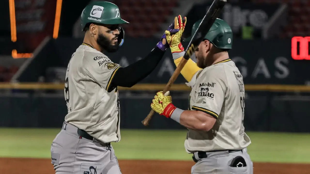 Bravos se adelantó en la serie con oportunismo ofensivo