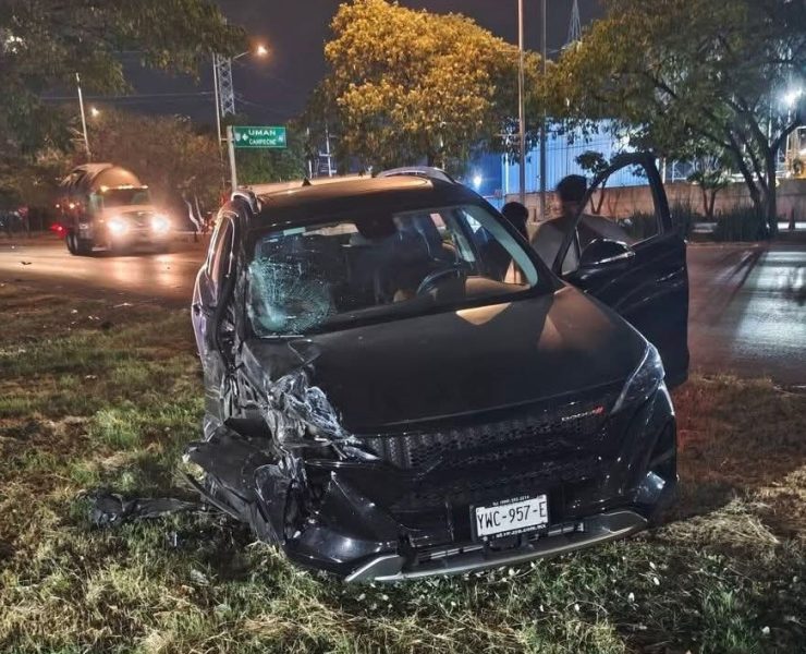 Camioneta impacta autobús en Periférico deja fuerte accidente vial nocturno