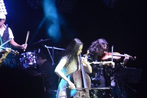 Arcano cautivó al público meridano con una presentación llena de talento, elegancia y emociones durante su concierto en el Auditorio Coca-Cola de La Isla.