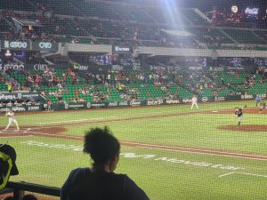 Brandon Brennan tuvo un sólido debut con los Leones de Yucatán, aunque Guerreros pegó primero ante Leones en el Kukulcán.