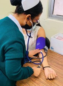 Especialistas del IMSS Yucatán recomiendan detectar a tiempo la hipertensión mediante chequeos médicos preventivos y revisiones periódicas de la presión arterial.