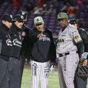 Leones blanquea conspiradores y empata la serie con dominante Pitcheo