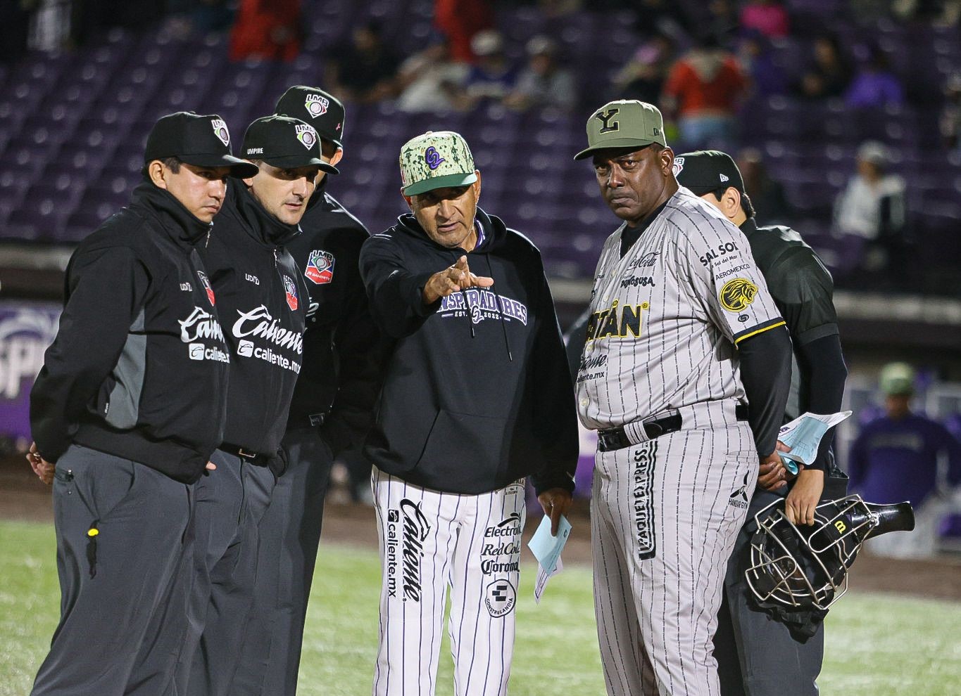 Leones blanquea conspiradores y empata la serie con dominante Pitcheo