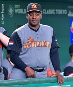 La directiva melenuda apuesta por la experiencia internacional de Hensley Meulens para regresar al protagonismo en la Liga Mexicana de Beisbol.