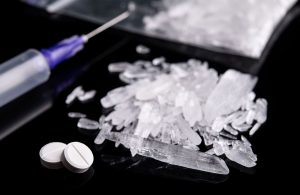Una menor de 9 años fue atendida de emergencia en Tekax tras presentar complicaciones por consumo de metanfetamina conocida como “cristal”.