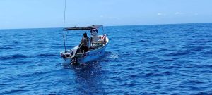 Los pescadores permanecían anclados a 29 millas de Telchac Puerto debido a una falla mecánica en su embarcación.