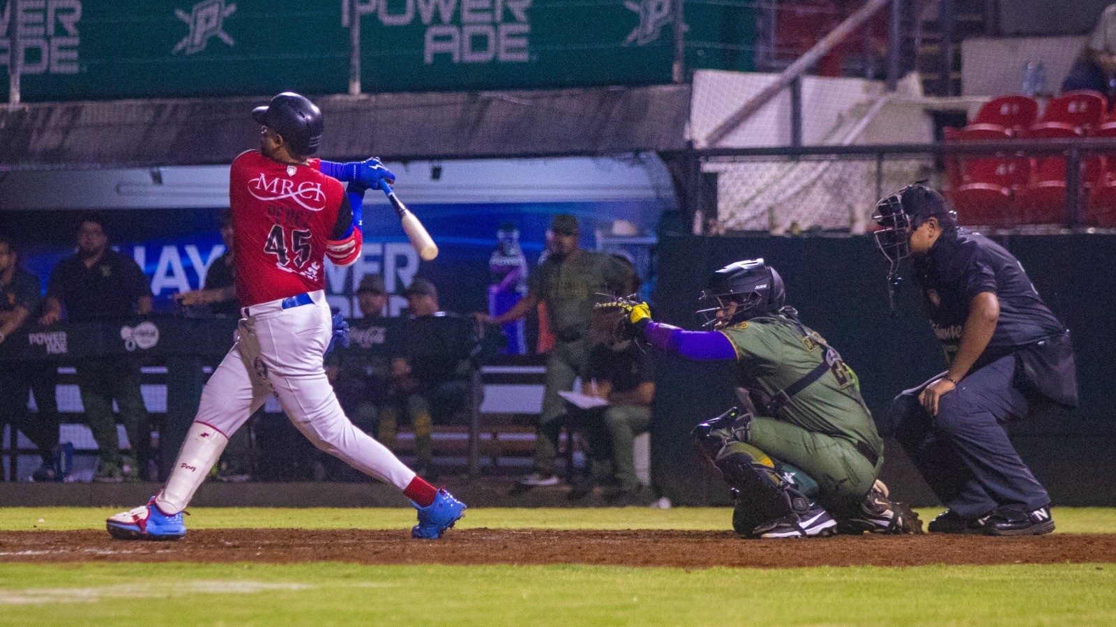 Piratas Derrota a Leones en Tremendo Duelo