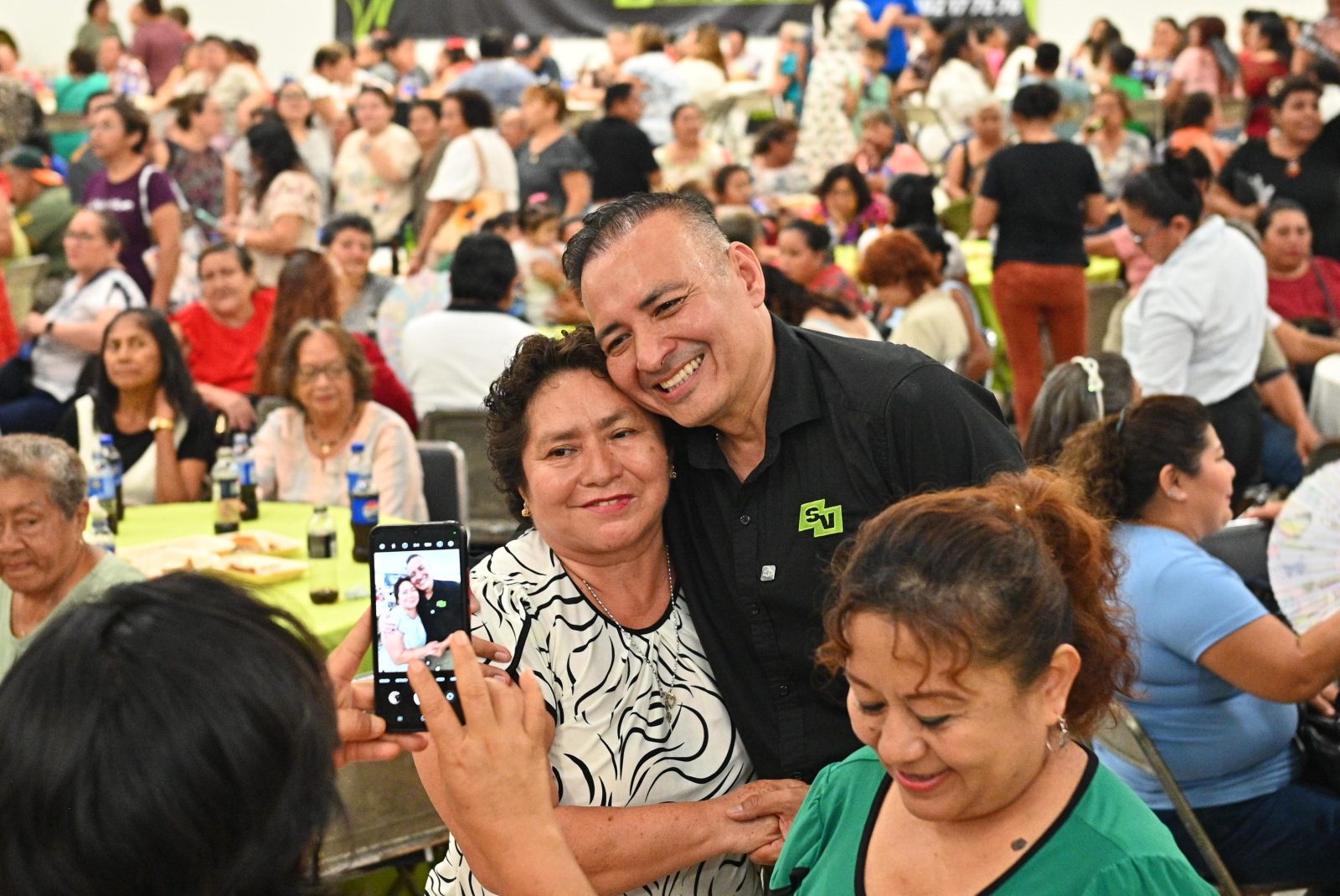 Sergio Vadillo reúne miles madres Mérida celebra Día especial