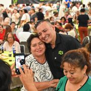 Sergio Vadillo reúne miles madres Mérida celebra Día especial