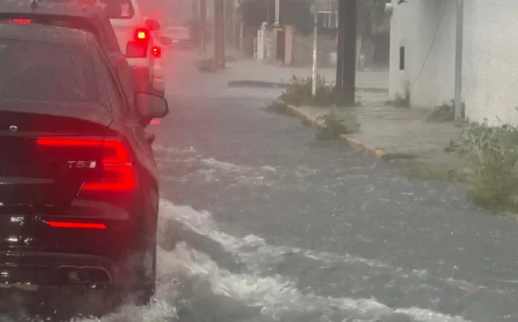 Severo colapso vial y urbano provoca caos en las principales avenidas