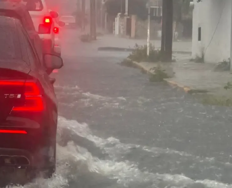Severo colapso vial y urbano provoca caos en las principales avenidas