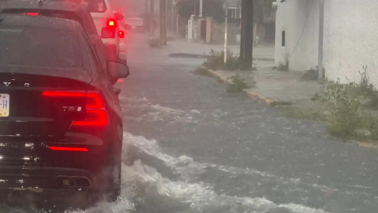 Severo colapso vial y urbano provoca caos en las principales avenidas