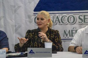La Senadora Verónica Camino Farjat sostuvo un encuentro con empresarios de Canaco Mérida para fortalecer la comunicación entre el sector productivo y el Senado de la República.