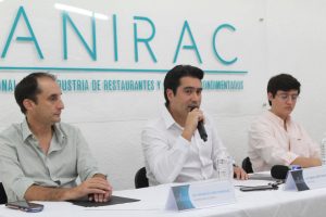 Durante la presentación de los lineamientos, CANIRAC Yucatán informó que únicamente IZZI Negocios y SKY Business están autorizados para otorgar licencias comerciales para la transmisión de los partidos del Mundial FIFA 2026.