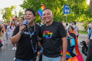 Sergio Vadillo Lora participó en la Marcha de la Diversidad Sexual y reiteró su llamado a construir un Yucatán donde quepan todos los colores, basado en el respeto, la inclusión y la igualdad.