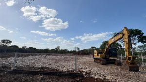 Autoridades ambientales clausuraron el predio ubicado en el ejido de Dzununcán tras detectar presuntas actividades ilícitas en la Reserva Cuxtal que provocaron afectaciones a la vegetación de la zona.