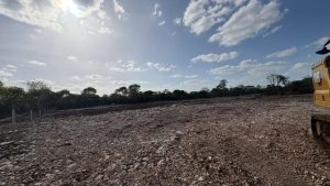 Personal de PROFEPA ejecutó una inspección en la zona afectada y aseguró maquinaria pesada presuntamente utilizada para la remoción ilegal de vegetación dentro de la Reserva Cuxtal.