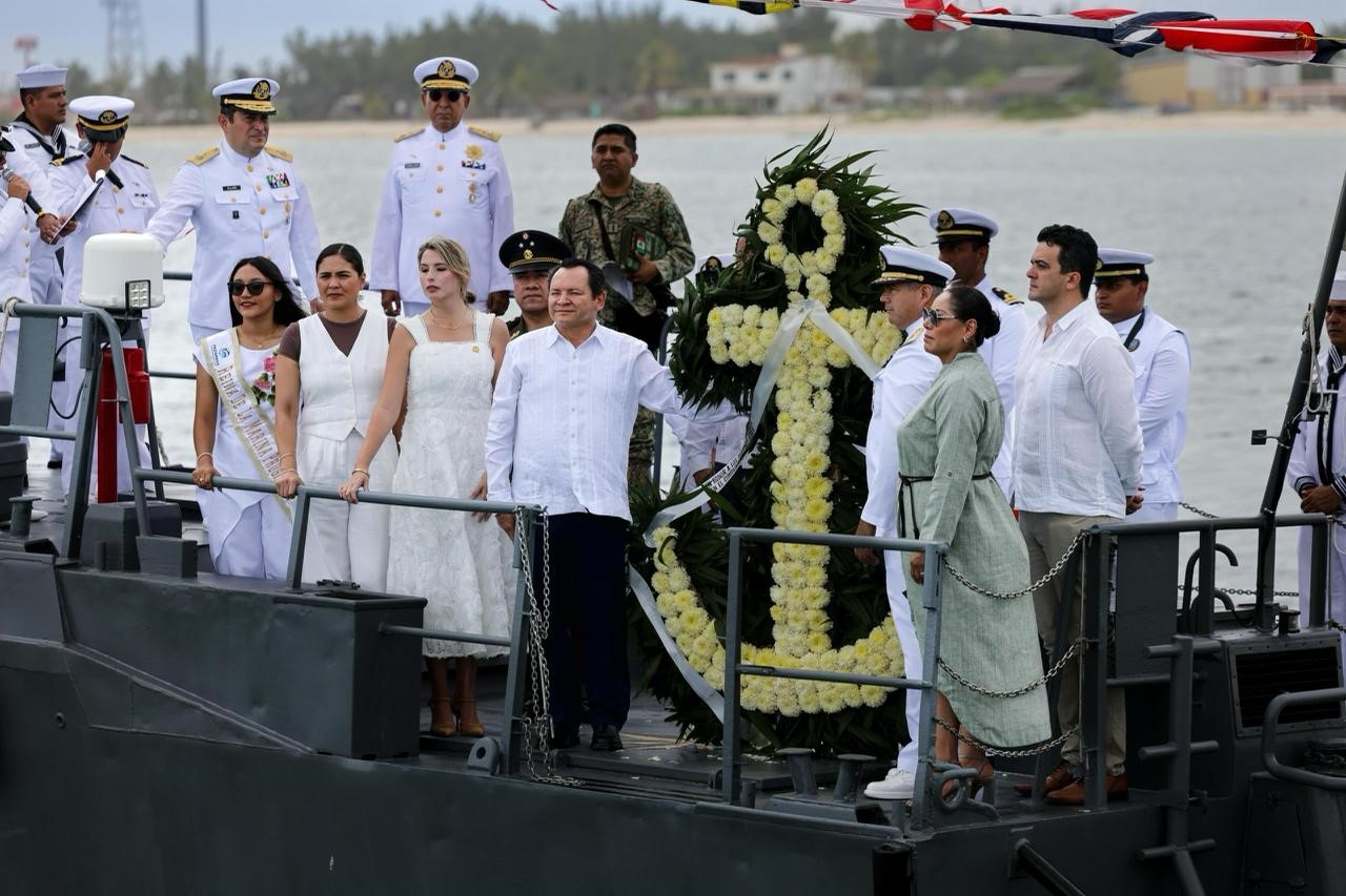 Joaquín Díaz Mena encabeza emotivo homenaje en el Día de la Marina