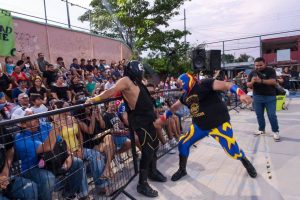 Decenas de familias disfrutaron de la segunda edición de Lucha Valiente, donde la lucha libre convirtió al Parque Los Colores de Chenkú en una auténtica fiesta deportiva.