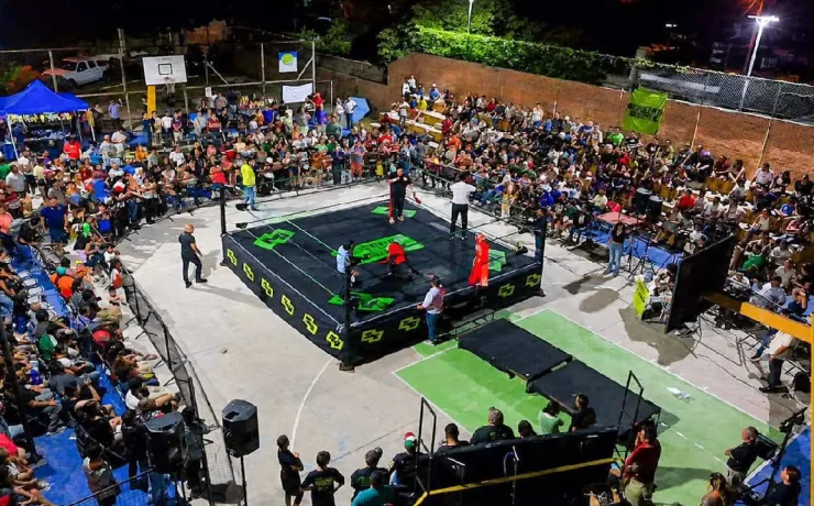 La Lucha libre llegó a Chenkú y reunió a decenas de familias