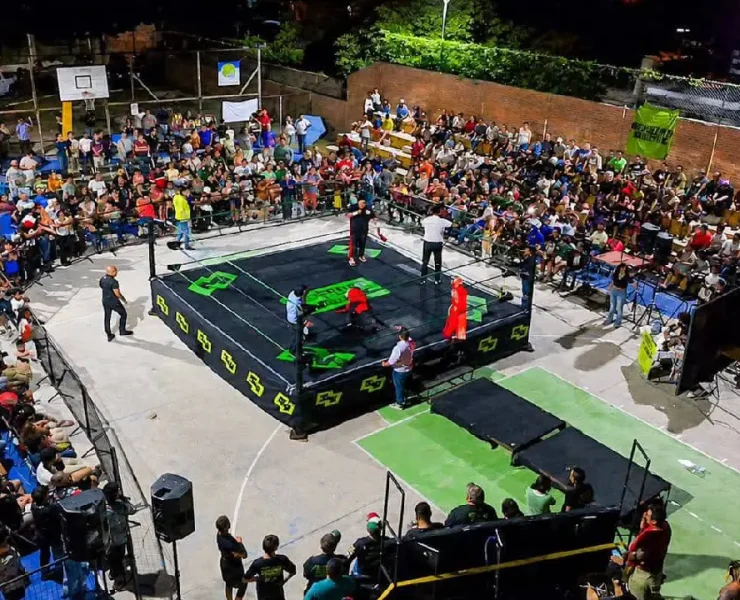 La Lucha libre llegó a Chenkú y reunió a decenas de familias