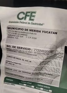 Vecinos de San Antonio Xluch 3 mostraron recibos de energía eléctrica a nombre del Ayuntamiento de Mérida para evidenciar que el servicio del parque sigue sin restablecerse pese a los reportes realizados.