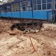 Socavones en escuela primaria de Ticul generan alarma entre padres de familia