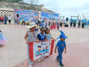 La tradicional misa celebrada frente al mar reunió a decenas de familias pesqueras que elevaron plegarias por la protección y el bienestar de los hombres de mar durante este emotivo homenaje en el Día de la Marina.