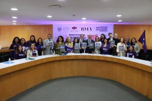 La propuesta plantea que las plataformas digitales colaboren con las autoridades y asuman responsabilidades cuando no atiendan denuncias relacionadas con violencia digital.