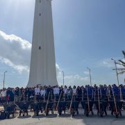 Entregan herramientas y encabezan megajornada de limpieza de playas en Mahahual
