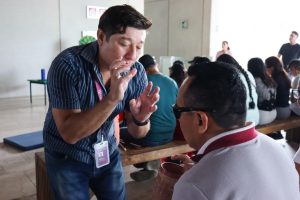 La actividad permitió a 19 personas usuarias del Caidivy acercarse a la cultura maya mediante la narración, la música, el tacto y el olfato.