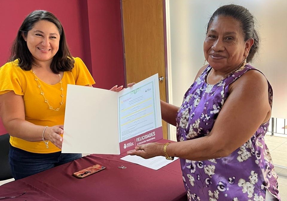 ¡Nunca es tarde para aprender! Más de 800 personas transforman su vida al concluir la primaria en Yucatán
