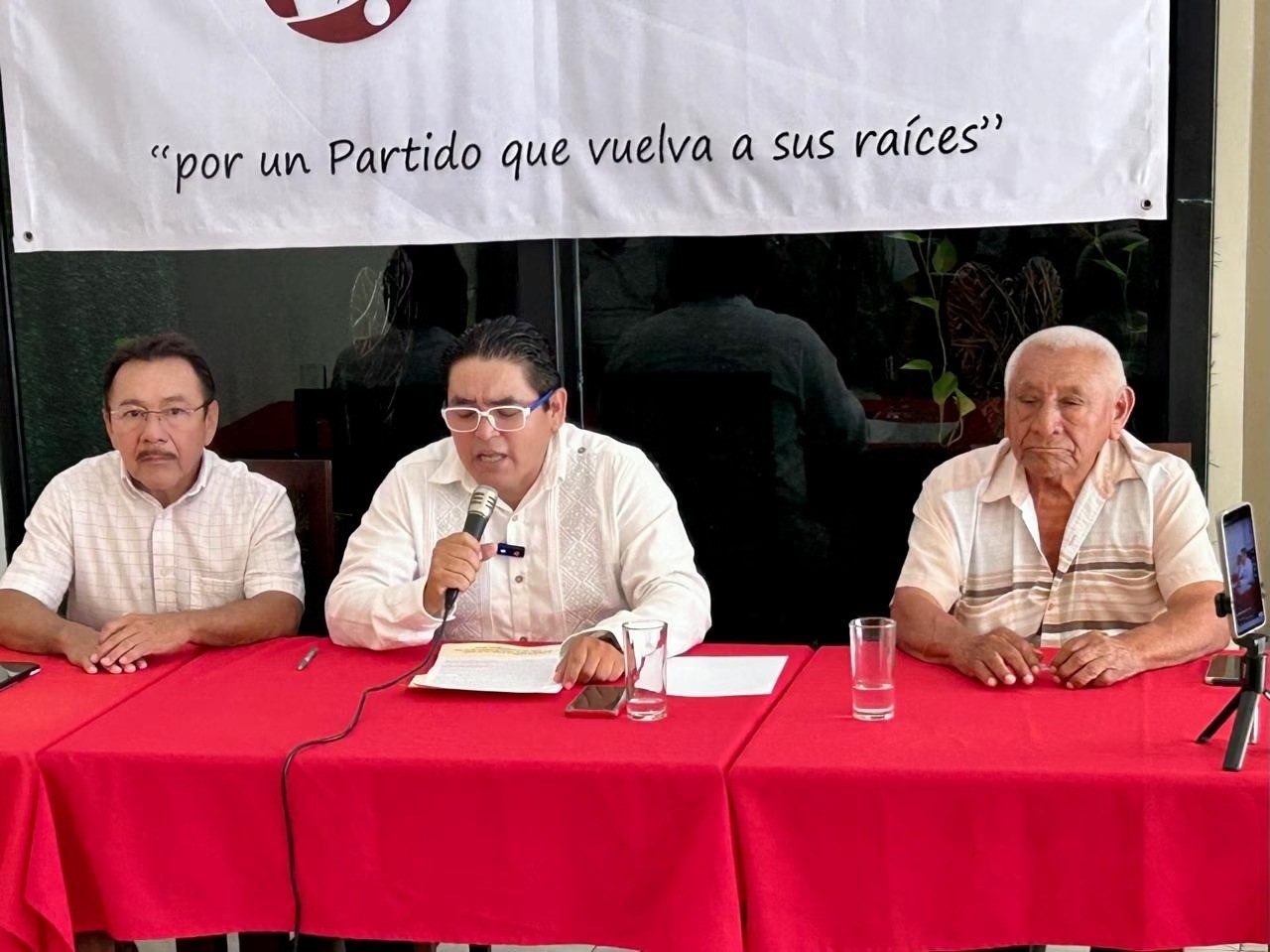 ¡Piso Parejo YA! Fundadores de Morena Yucatán cuestionan encuestas