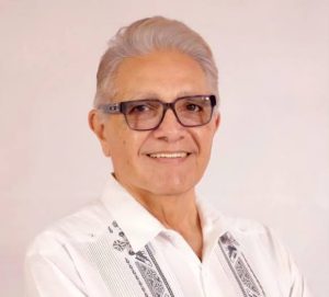El Contador Público Alberto del Río Leal, reconocido por su amplia trayectoria de más de 45 años en el servicio público de Yucatán, dejó un legado en materia de administración gubernamental, finanzas públicas y desarrollo económico.