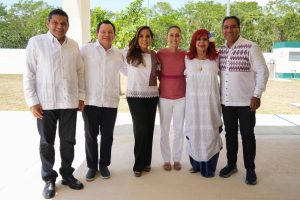 Las primeras 12 locomotoras del Tren Maya de Carga ya participan en el traslado de materiales para la construcción de esta infraestructura, considerada clave para impulsar inversiones y generar empleos mejor pagados en Yucatán.