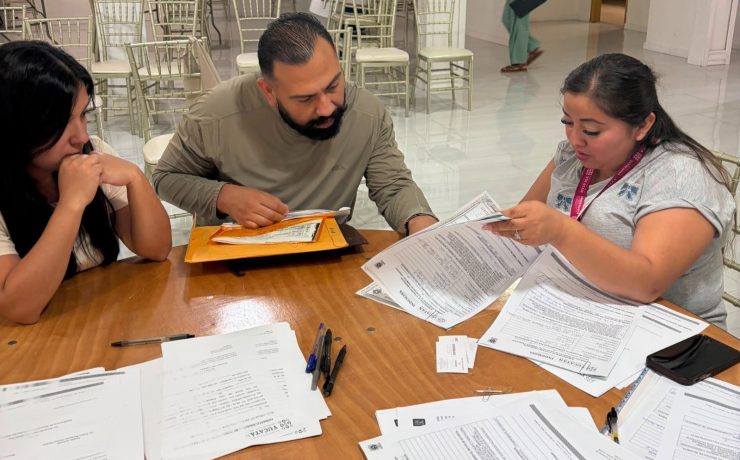 Brindan orientación gratuita a comunidad yucateca en California para facilitar trámites migratorios