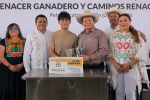 El gobernador Joaquín Díaz Mena encabezó la entrega de herramientas, insumos y apoyos productivos en Maní y Peto, beneficiando a cientos de familias del sur de Yucatán como parte del Renacimiento Maya.