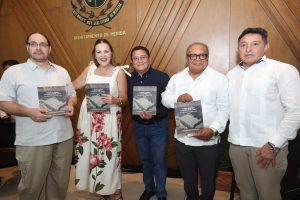 La alcaldesa Cecilia Patrón Laviada anunció que honrarán a la mujer maya en Paseo de Montejo con una réplica de la Estela 18 de Uxmal como símbolo de identidad cultural y reconocimiento a las raíces de Yucatán.