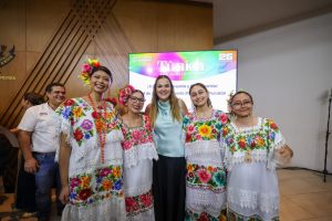 Cecilia Patrón Laviada presentó la cartelera oficial de la Feria Artesanal Tunich 2026 “Hecha a Mano”, evento que celebrará 25 años impulsando el talento de artesanas y artesanos de Mérida, Yucatán y diferentes regiones del país.
