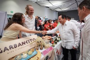 Emprendedoras y emprendedores yucatecos participaron en citas de negocio con representantes del sector restaurantero, creando nuevas alianzas comerciales que impulsan el crecimiento de empresas locales y fortalecen la economía de Yucatán.