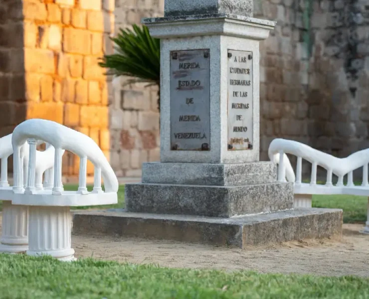 Las Sillas Confidentes llegan a España como homenaje a Mérida, Yucatán