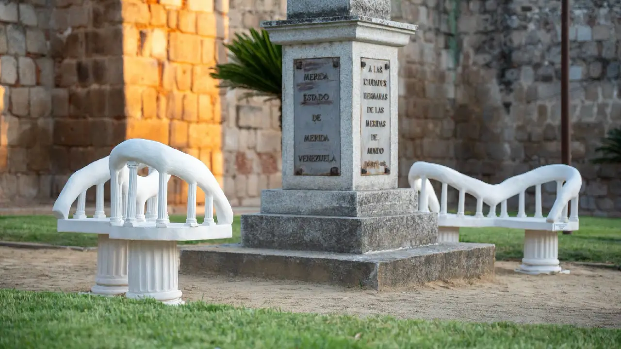 Las Sillas Confidentes llegan a España como homenaje a Mérida, Yucatán