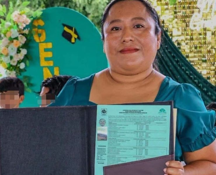 Nunca es tarde: Mujer concluye el bachillerato a los 41 años