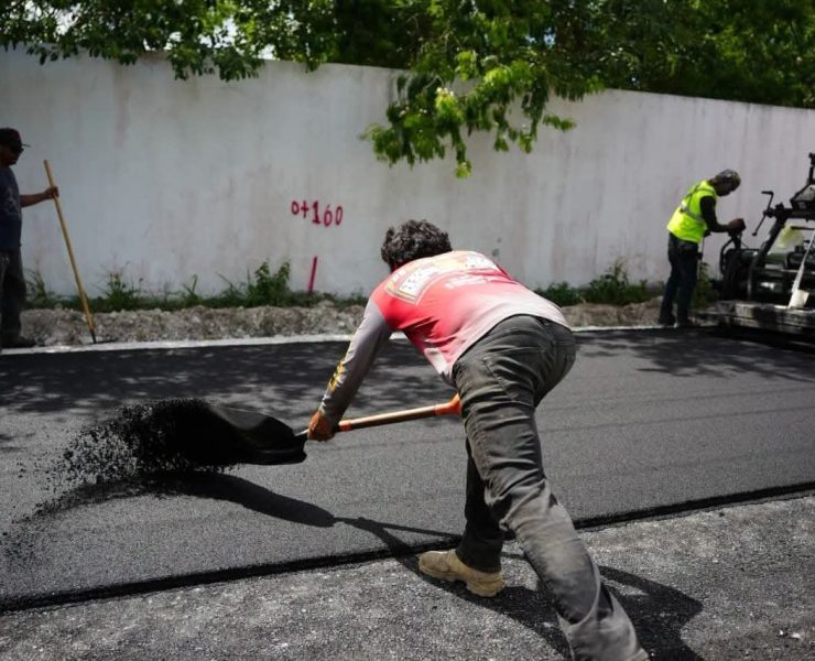 Trabajos de pavimentación refuerza compromiso con familias de Cozumel