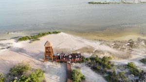 El Parador Turístico de Uaymitún reabrió sus puertas tras seis años de permanecer cerrado, ofreciendo nuevamente un espacio ideal para la observación de flamencos y el disfrute de la costa yucateca.