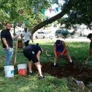 Vecinos construyen su propio parque ante falta de respuesta municipal