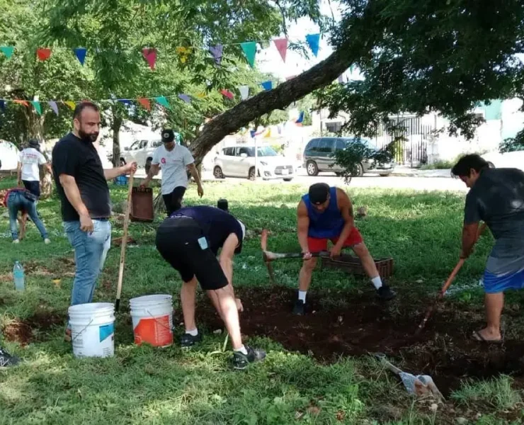 Vecinos construyen su propio parque ante falta de respuesta municipal