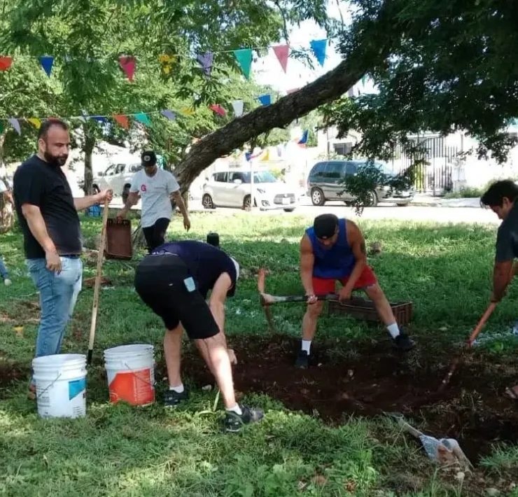Vecinos construyen su propio parque ante falta de respuesta municipal
