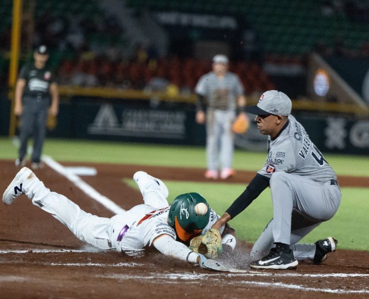 Leones remontan y toman ventaja en emocionante primer juego ante Tigres