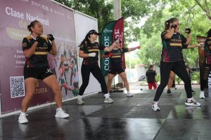 Cerca de 800 niñas, niños, jóvenes y familias participaron en la Clase nacional de Boxeo, realizada en las canchas externas del gimnasio Polifuncional de Mérida.